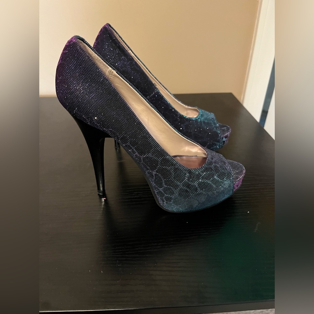 Chinese Laundry peep toe